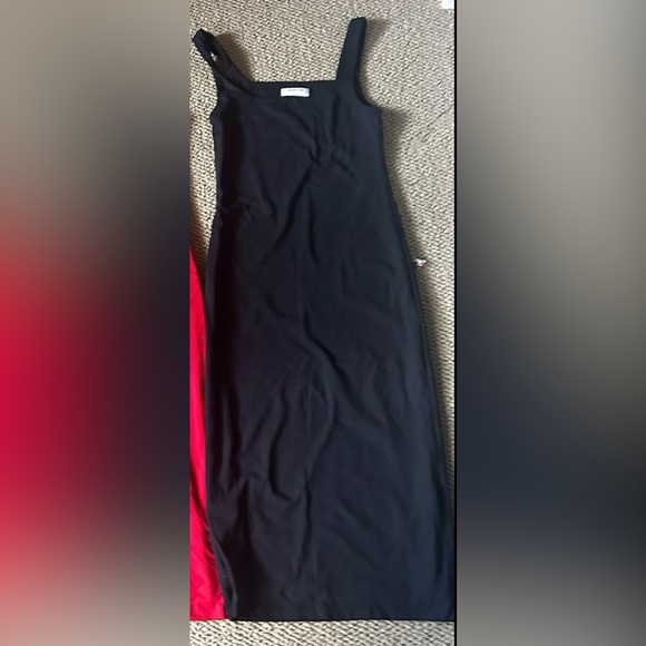 Contour Squareneck Midi Dress
Sleek squareneck midi tank dress - Picture 2 of 2